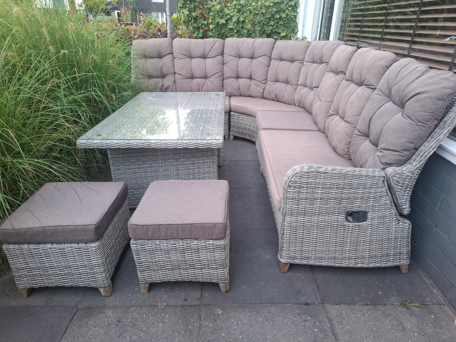 Lounge diningset met verstelbare leuningen en tafel, Ophalen, Bank, Meer dan 8 zitplaatsen, Zo goed als nieuw