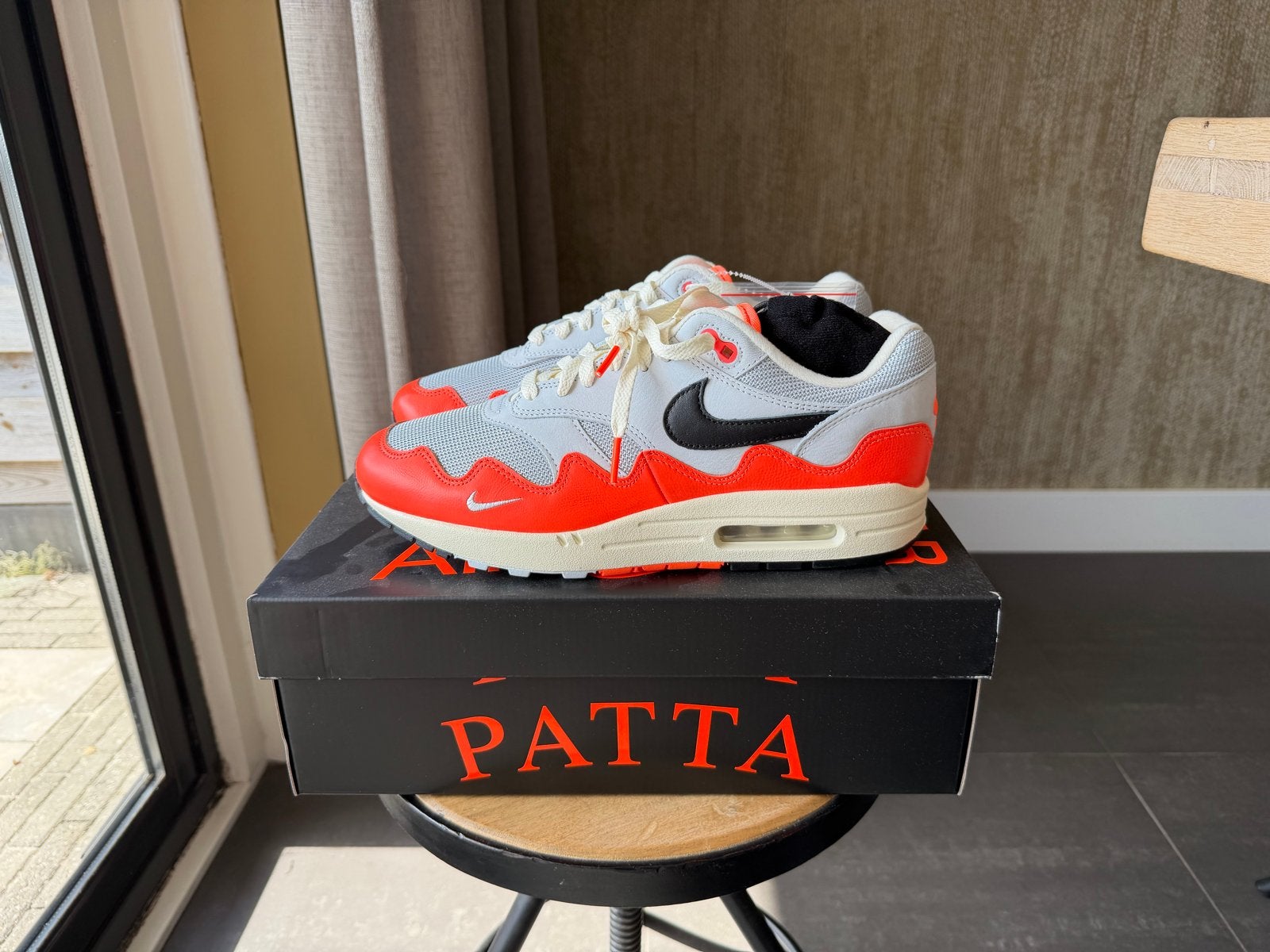 Nike Air Max 1 Patta Waves Hyper Crimson Pure Platinum, Overige kleuren, Nieuw, Ophalen of Verzenden, Sneakers of Gympen