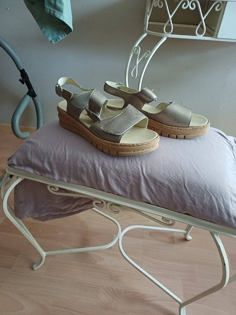 Waldlaufer schoenen 75 euro, Kleding | Dames, Overige kleuren, Waldlaufer, Nieuw, Sandalen of Muiltjes