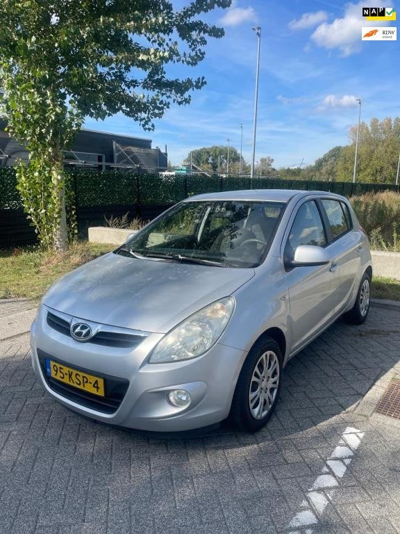 Hyundai I20 1.4i DynamicVersion EXPORT/APK VERLOPEN, Auto's, Voorwielaandrijving, Dealer onderhouden, 4 cilinders, 1396 cc