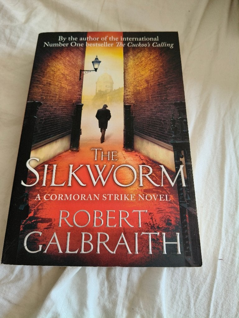 The Silkworm van Robert Galbraith Pseudoniem van J.K Rowling, Ophalen of Verzenden, Zo goed als nieuw, Robert Galbraith