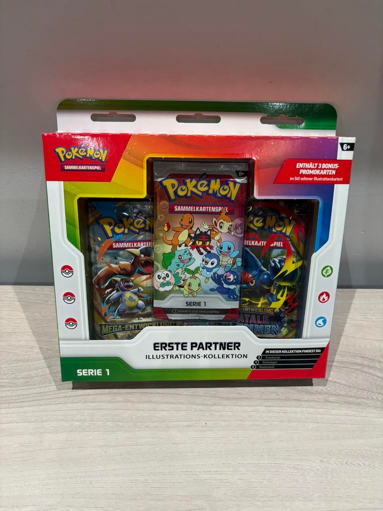 First Partner Series 1 Starter Pokémon Collection german, Hobby en Vrije tijd, Verzamelkaartspellen | Pokémon, Zo goed als nieuw