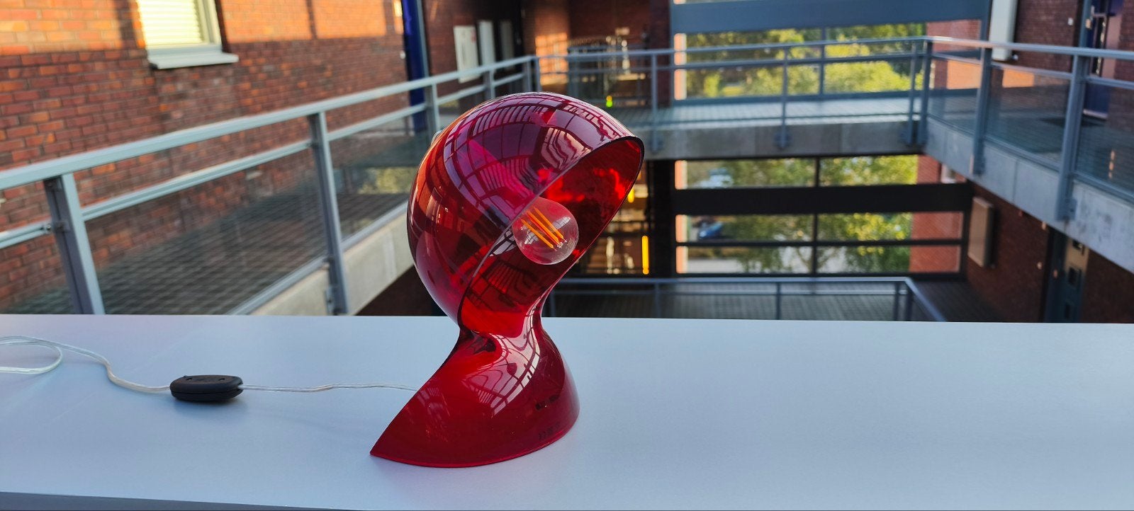 Artimide Dalu,  rode tafellamp - Modern design, Kunststof, Rood, Met stekker, Modern