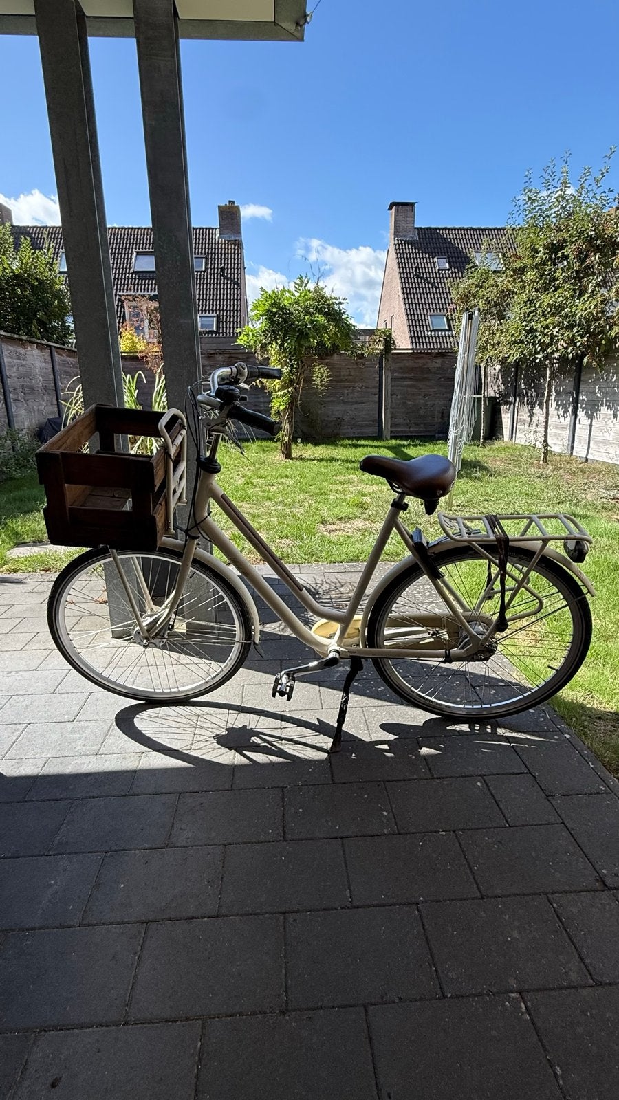 Sparta damesfiets met krat, Fietsen en Brommers, Fietsen | Dames | Damesfietsen, Ophalen, Terugtraprem, Sparta, Zo goed als nieuw