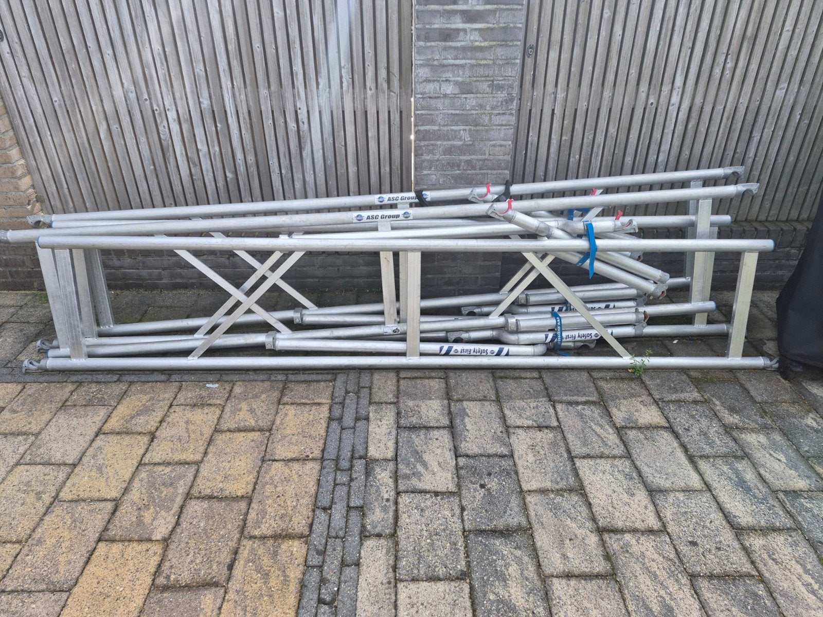 ASC voorloopleuningen 305cm. 6 stuks - Gebruikt, Ophalen of Verzenden, Gebruikt, Rolsteiger of Kamersteiger, 2 tot 5 meter