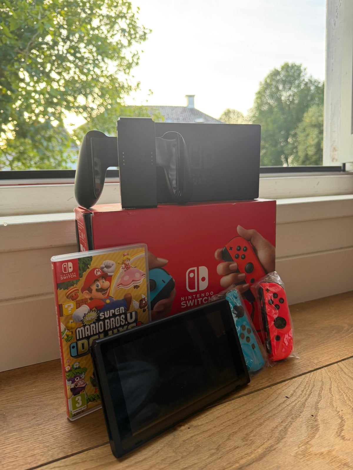 Nintendo Switch + Mario Bros U Deluxe
