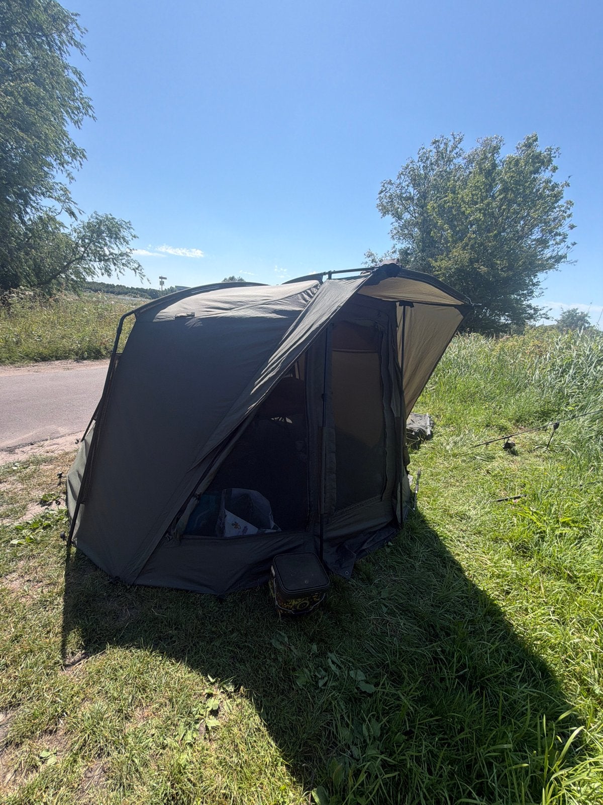 Zo goed als nieuwe karpertent/bivvy nash titan t2, Caravans en Kamperen, Tenten, Ophalen, Zo goed als nieuw