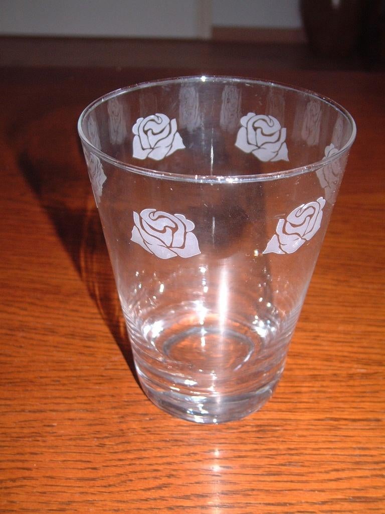 mooie vintage glas vaas met rozen roosjes puntgaaf, Overige kleuren, Ophalen of Verzenden, Minder dan 50 cm, Glas