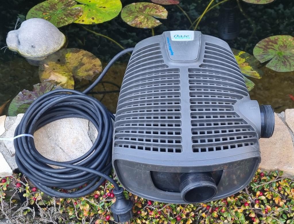 Oase AquaMax ECO 4000. zie ook mijn andere advertenties., Tuin en Terras, Vijver-toebehoren, Ophalen of Verzenden, Zo goed als nieuw