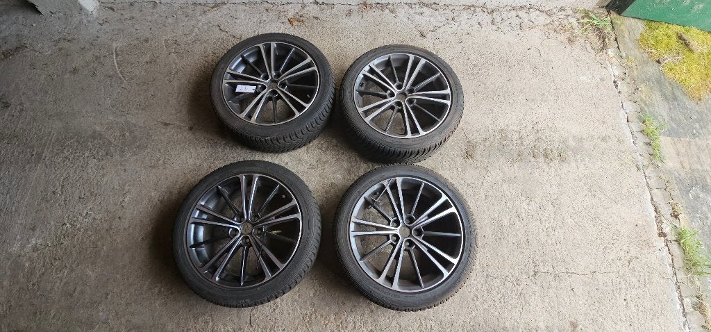 Originele 17 inch Toyota GT86/BRZ velgen + Falken banden 5mm, Ophalen, Velg(en), 17 inch, Winterbanden