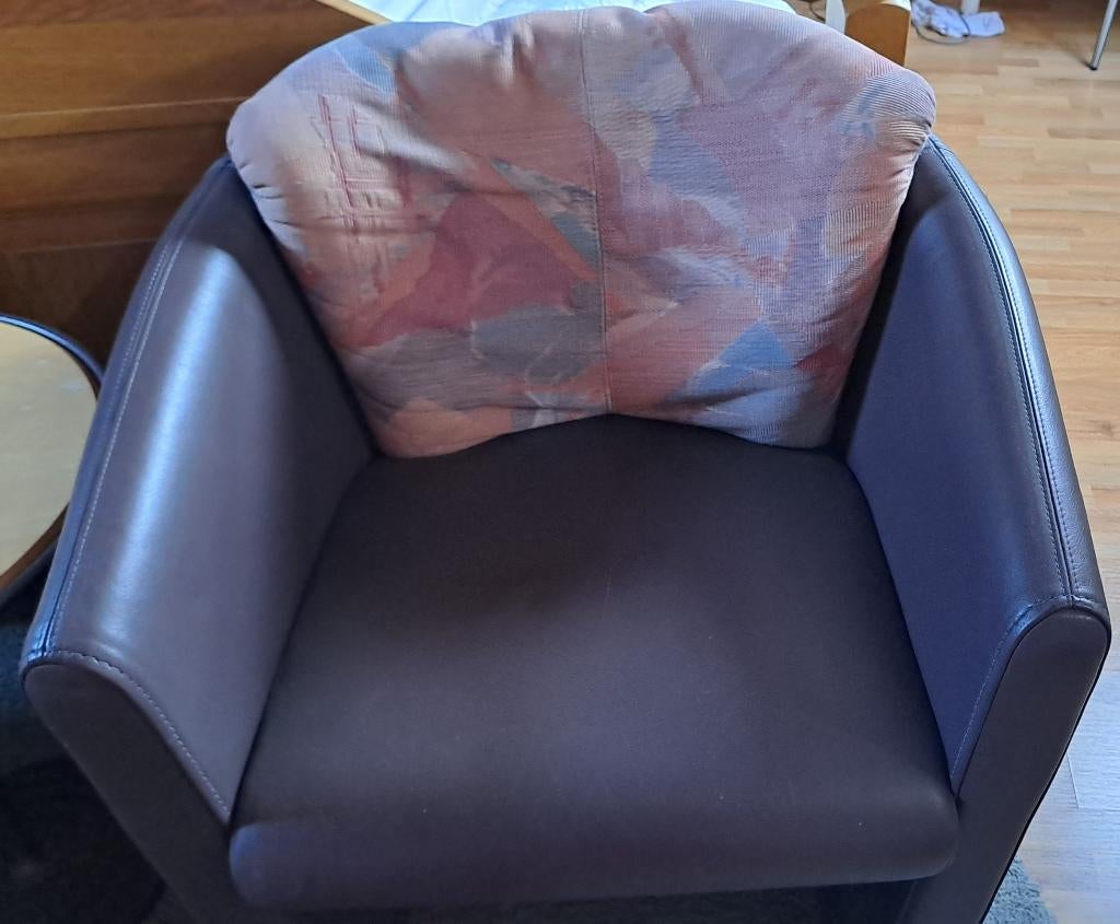 Leolux stoelen, Ophalen