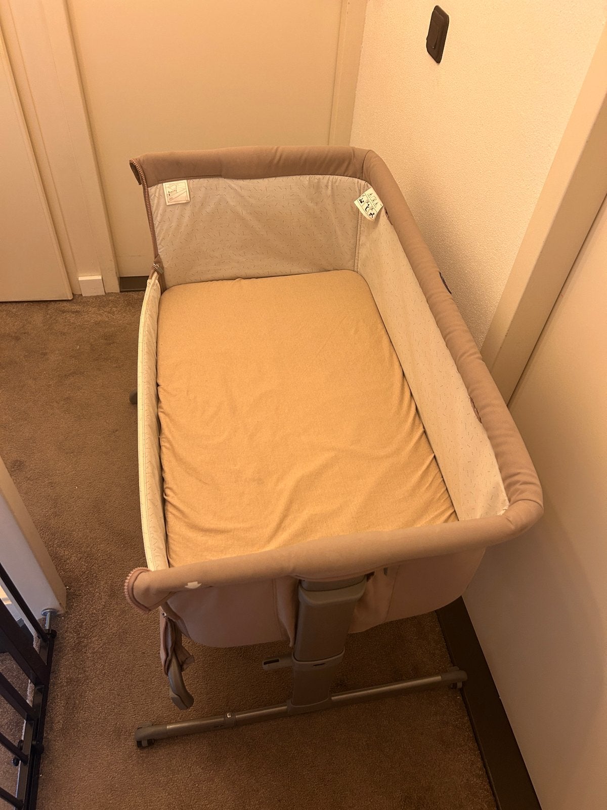 Co-sleeper met kleine beschadiging, nog goed bruikbaar, Kinderen en Baby's, Ophalen, Gebruikt, Wieg