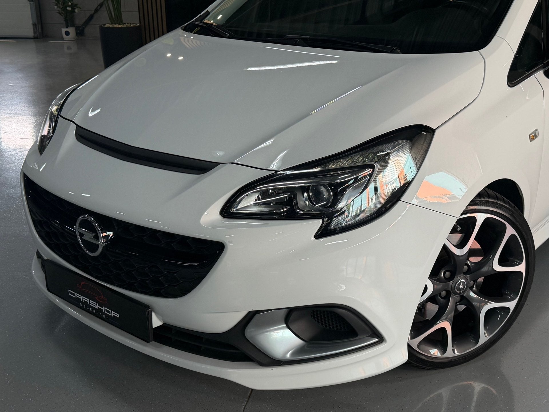 Opel Corsa 1.6 Turbo OPC 207pk RECARO/LEER/APK/NETTEAUTO, 1203 kg, Gebruikt, Zwart, 4 cilinders