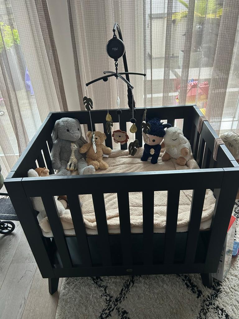 Prachtige zwarte box, Ophalen, Zo goed als nieuw, Boxkleed
