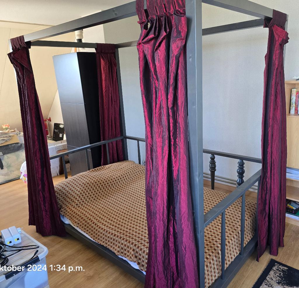 Bedden, Huis en Inrichting, Slaapkamer | Bedden, Gebruikt, Twijfelaar, 120 cm, 200 cm, Hout, Zwart, Ophalen