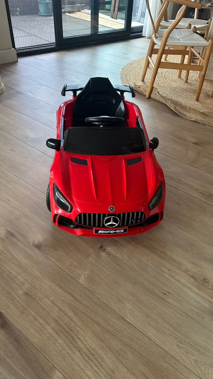 Kinderauto met accu, afstandbediening en gaspedaal, Zo goed als nieuw
