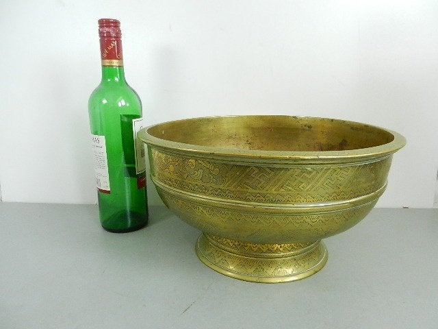 Zeer grote 3157 gram Javaanse Bokor Spoelkom, Antiek en Kunst, 16 cm, Overige typen, Indonesië, Geel