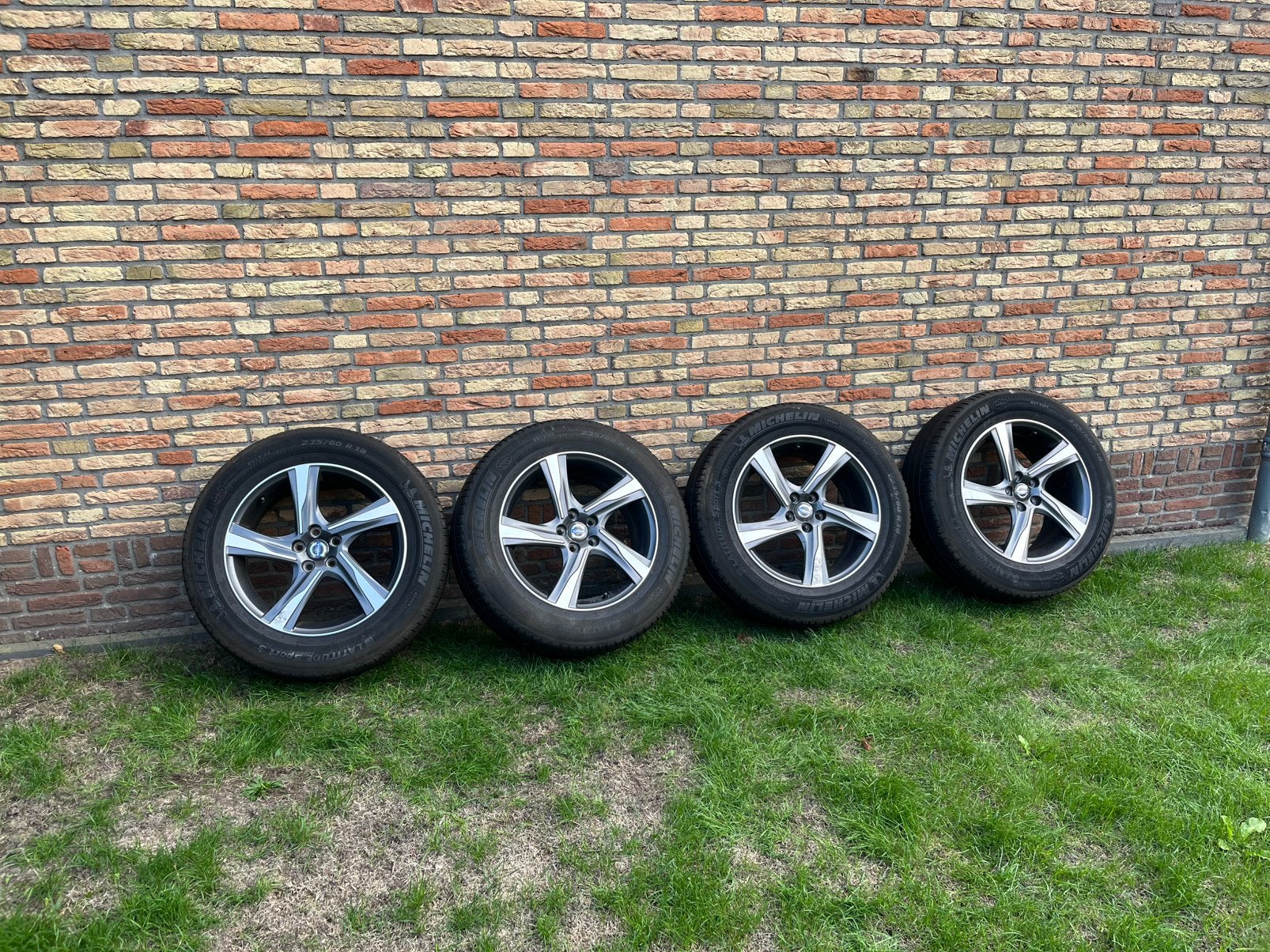 Michelin zomerbanden met originele Volvo velgen. 235/60 R18, Auto-onderdelen, Ophalen, 18 inch, Banden en Velgen, 235 mm