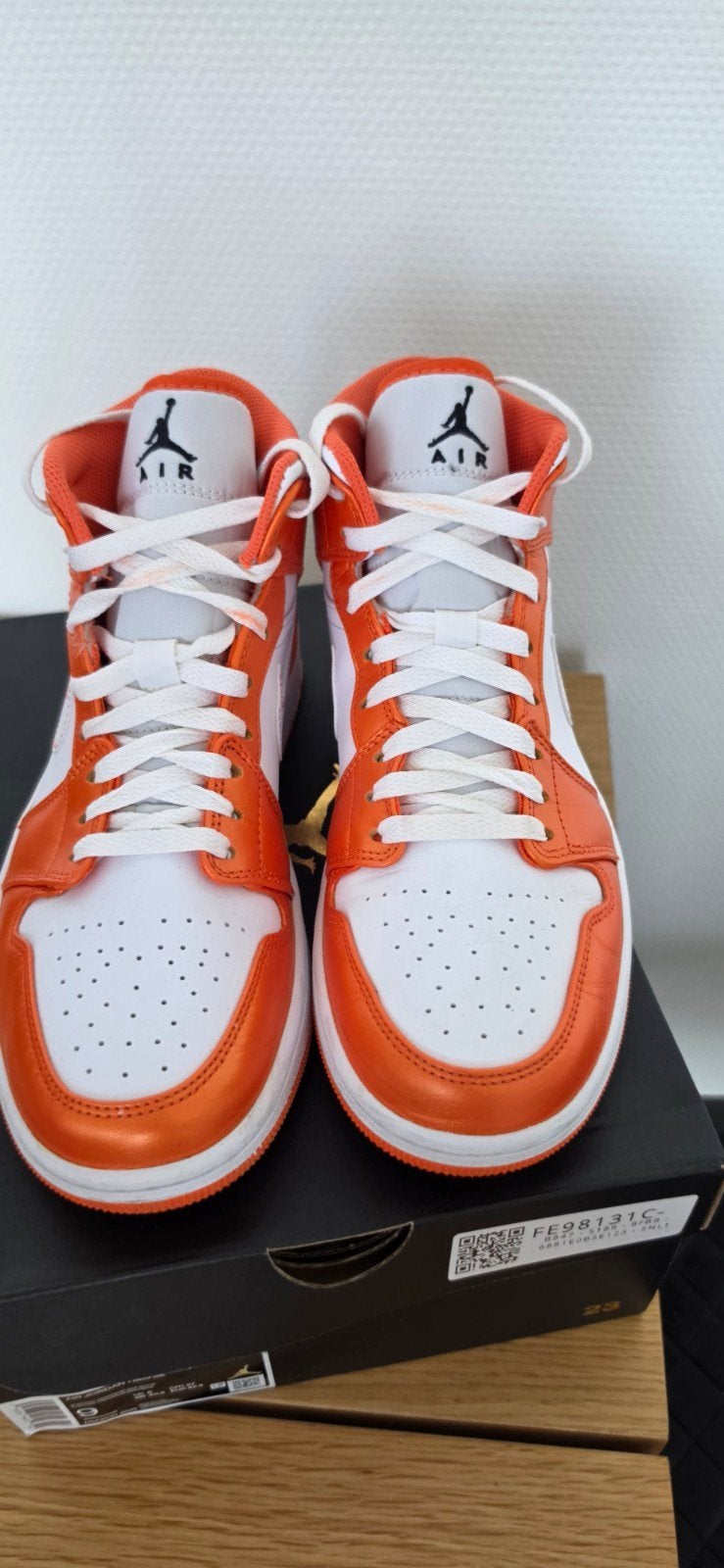 Nike Air Jordan 1 Mid SE Electro Orange/White/Black, Kleding | Heren, Overige kleuren, Nike Jordan, Nieuw, Ophalen of Verzenden