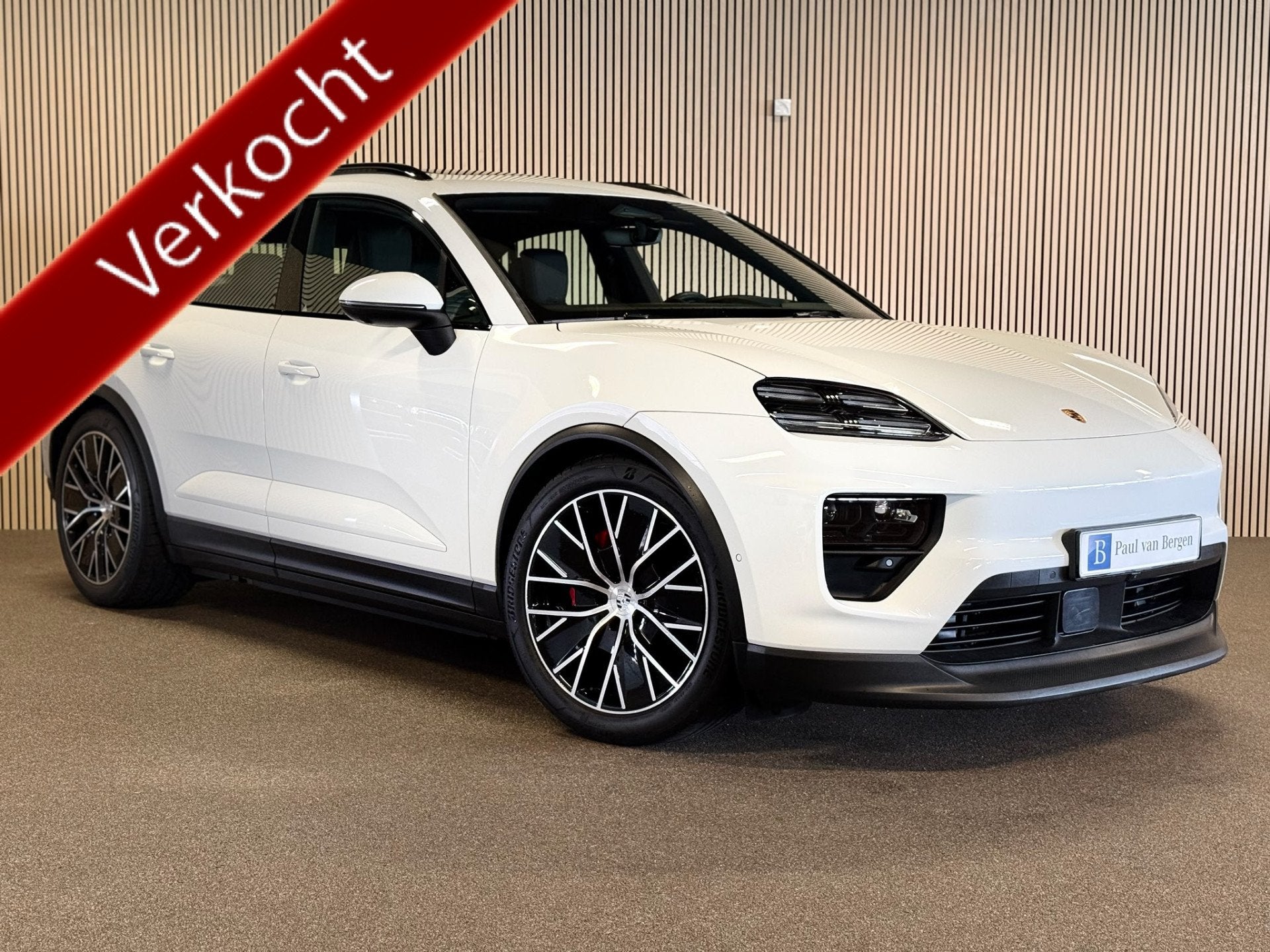 Porsche Macan 4S 100kWh 449PK-SOH 97%-LUCHTV.-PANO-HEAD UP-M, Auto's, Gebruikt, Wit, Vierwielaandrijving, Verwarmde buitenspiegels