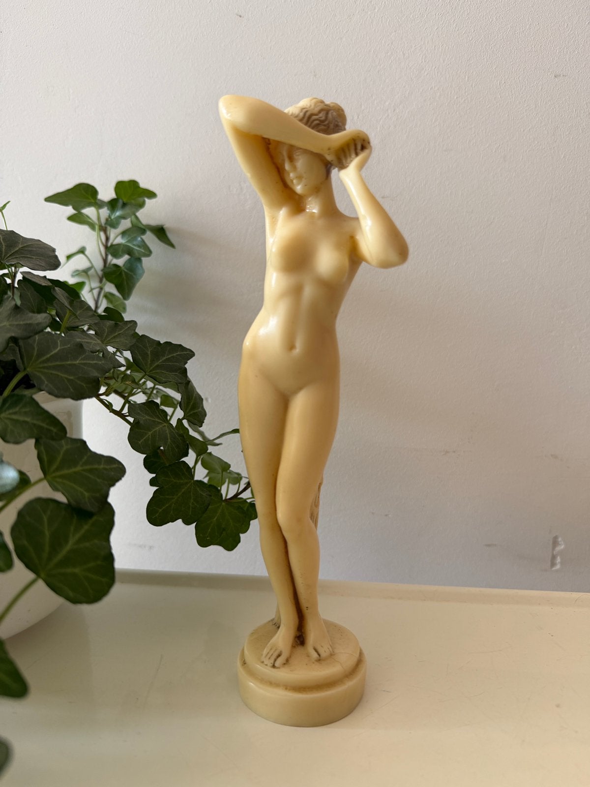 Klassiek vrouwenbeeldje, Ophalen of Verzenden