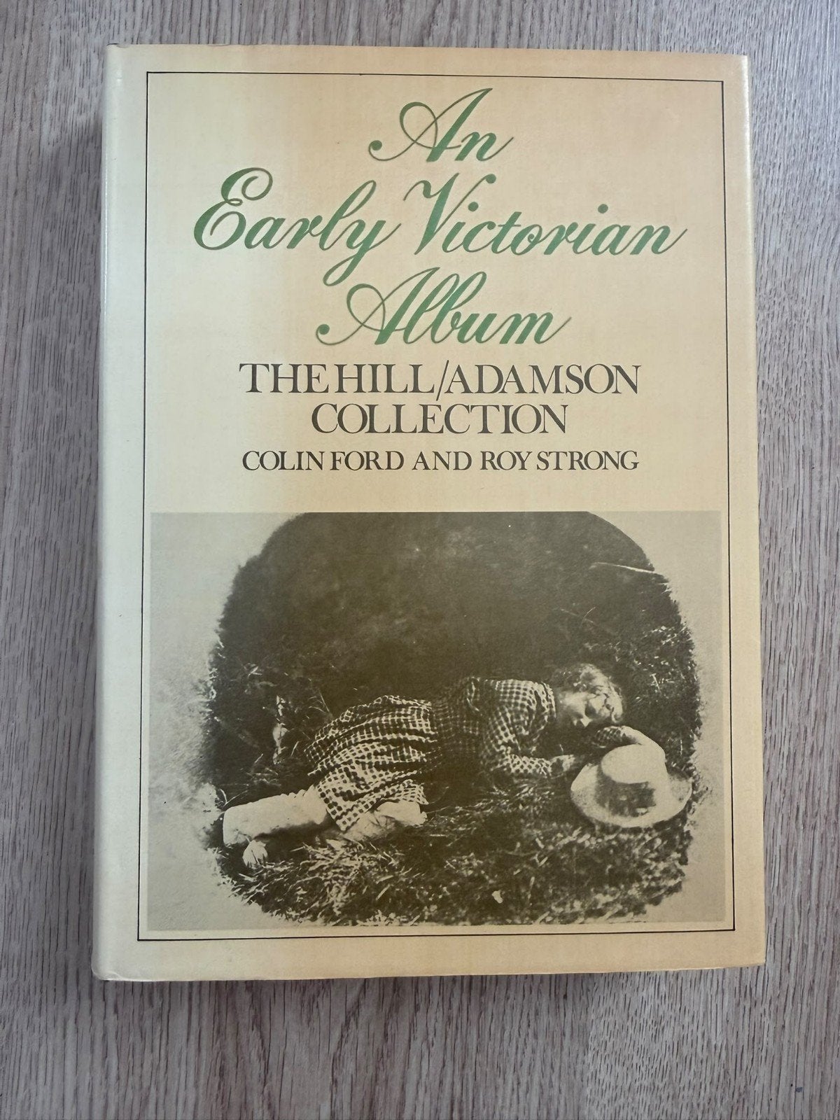 fotoboek: An Early Victorian Album (1974) – Eerste druk
Besc, Boeken, Ophalen of Verzenden, Gelezen