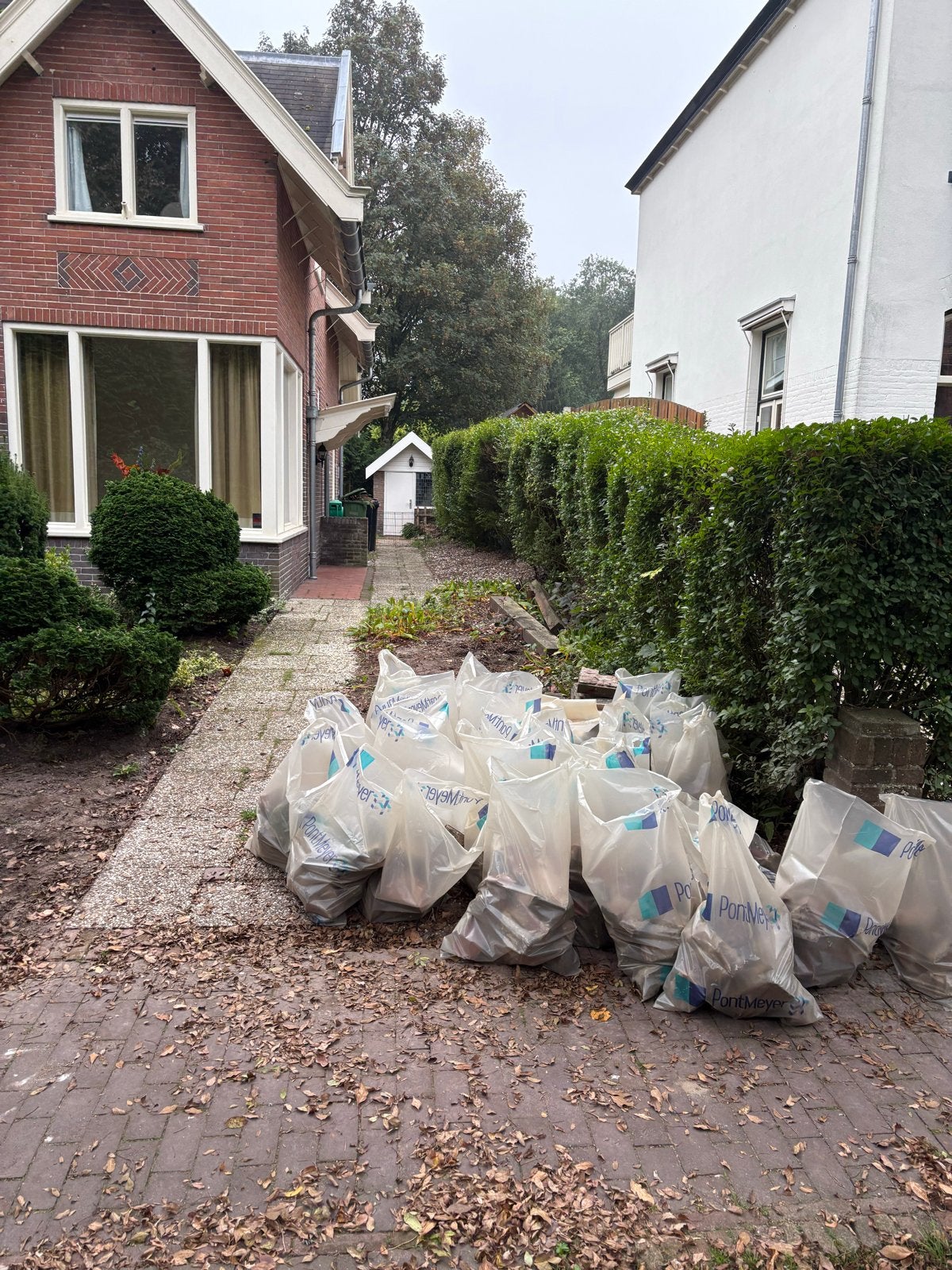 Gratis af te halen: 4 zakken baksteenpuin in Hilversum, Ophalen, Gebruikt, Overige typen, Minder dan 20 cm
