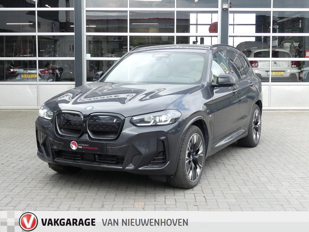 BMW iX3 High Executive M Pack 80 kWh *t/m 10de bouwjaar gara, Auto's, Automaat, Achterwielaandrijving, Gebruikt, 80 kWh