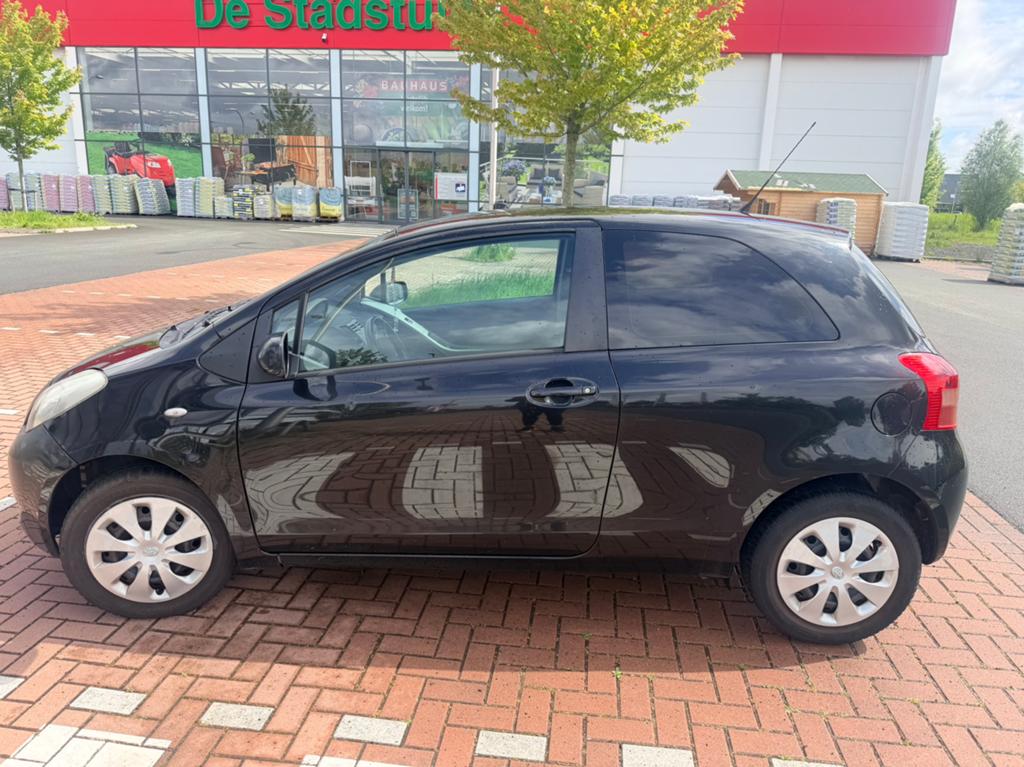 Toyota Yaris 1.3 16V Vvt-i 3DR 2006 Zwart, Voorwielaandrijving, 40 €/maand, 4 cilinders, 995 kg