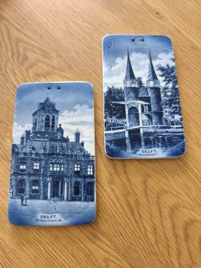 Twee Delfts blauwe bordjes van voor 1945., Antiek en Kunst, Antiek | Wandborden en Tegels, Ophalen of Verzenden