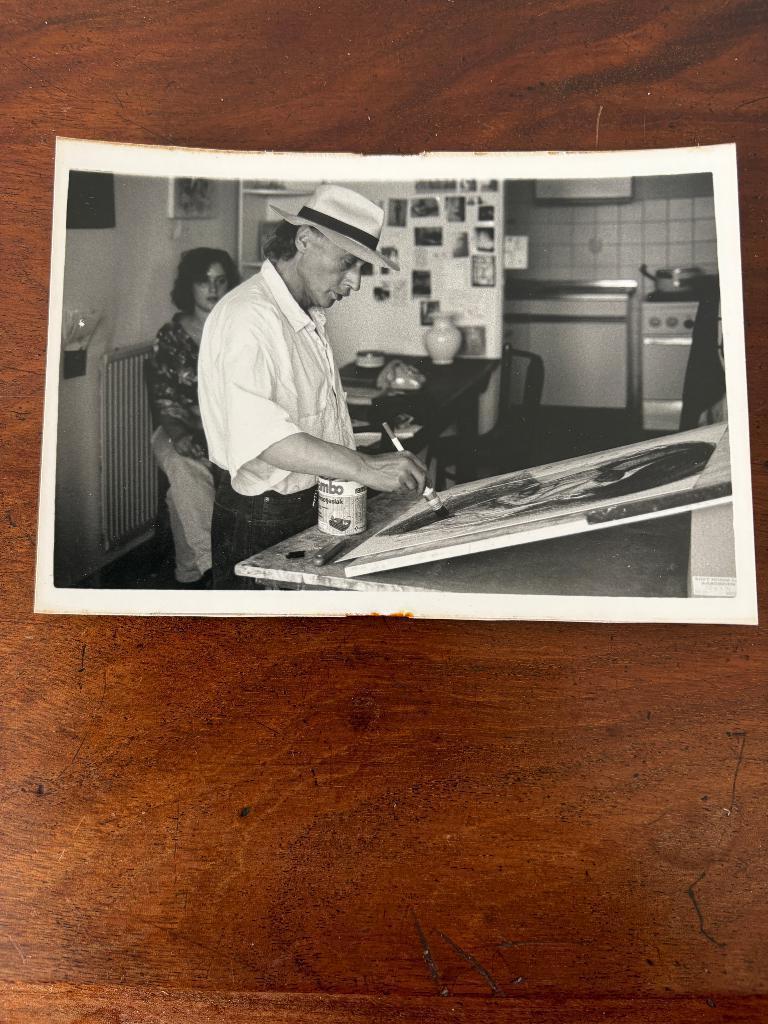 Foto van Sjoerd de Vries in zijn atelier in Heerenveen, Ophalen of Verzenden