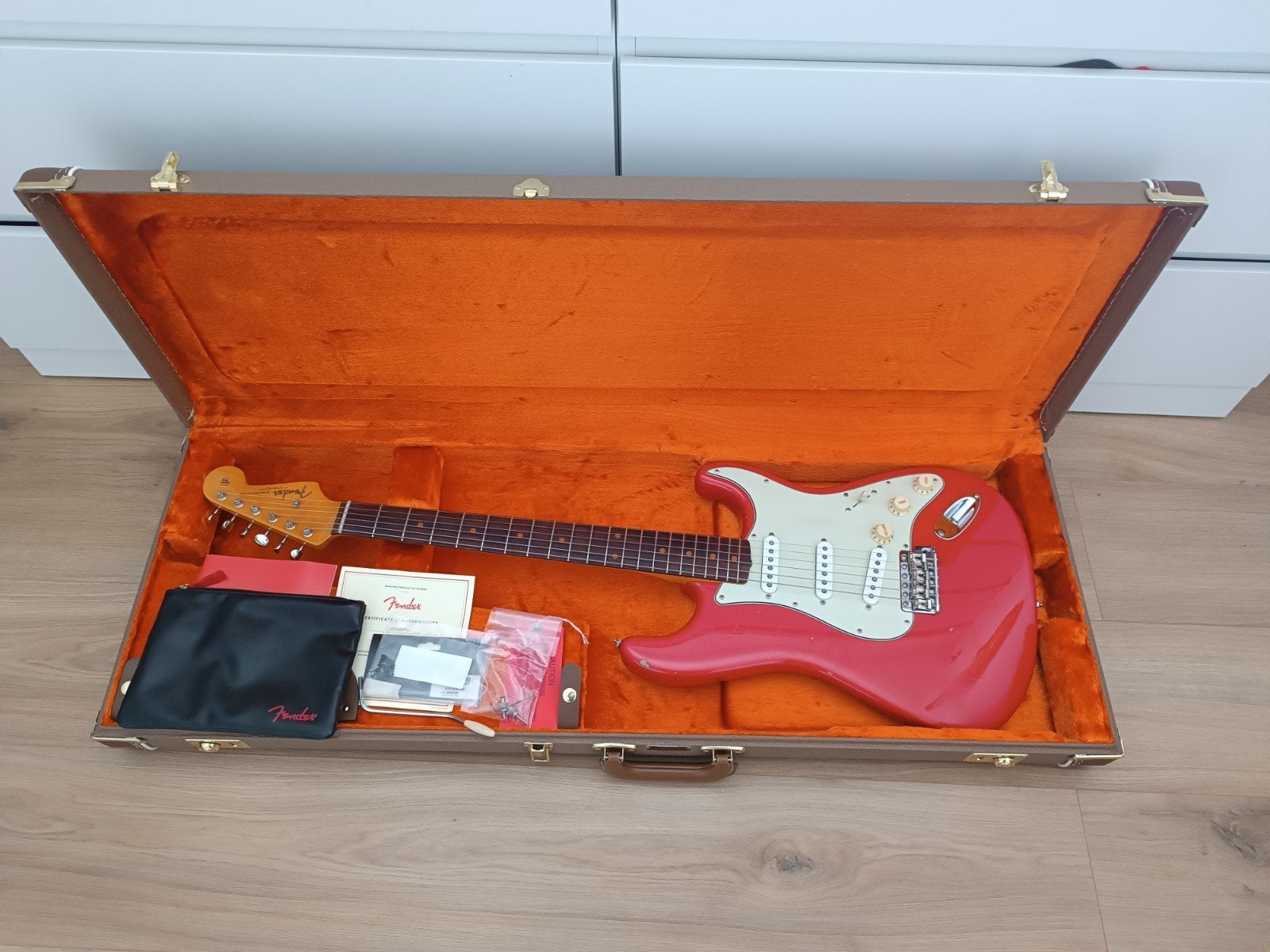 Fender Stratocaster AV '61, Muziek en Instrumenten, Snaarinstrumenten | Gitaren | Elektrisch, Ophalen, Zo goed als nieuw, Solid body