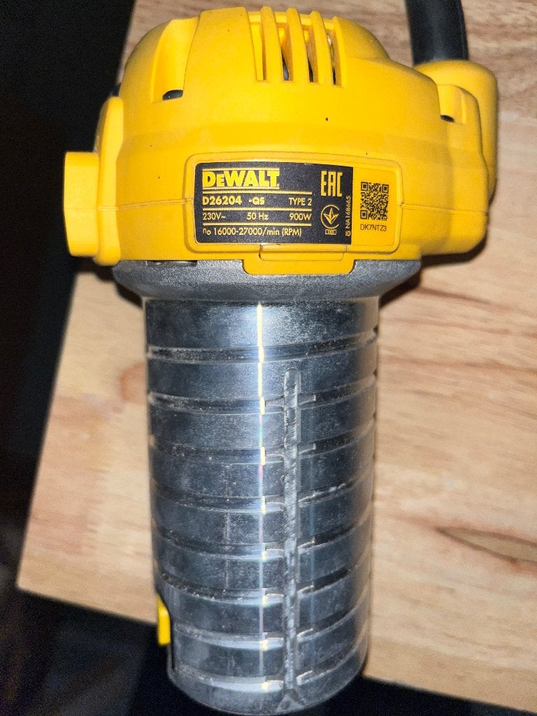 Foto 3 van DeWalt bovenfrees + Bosch freesset