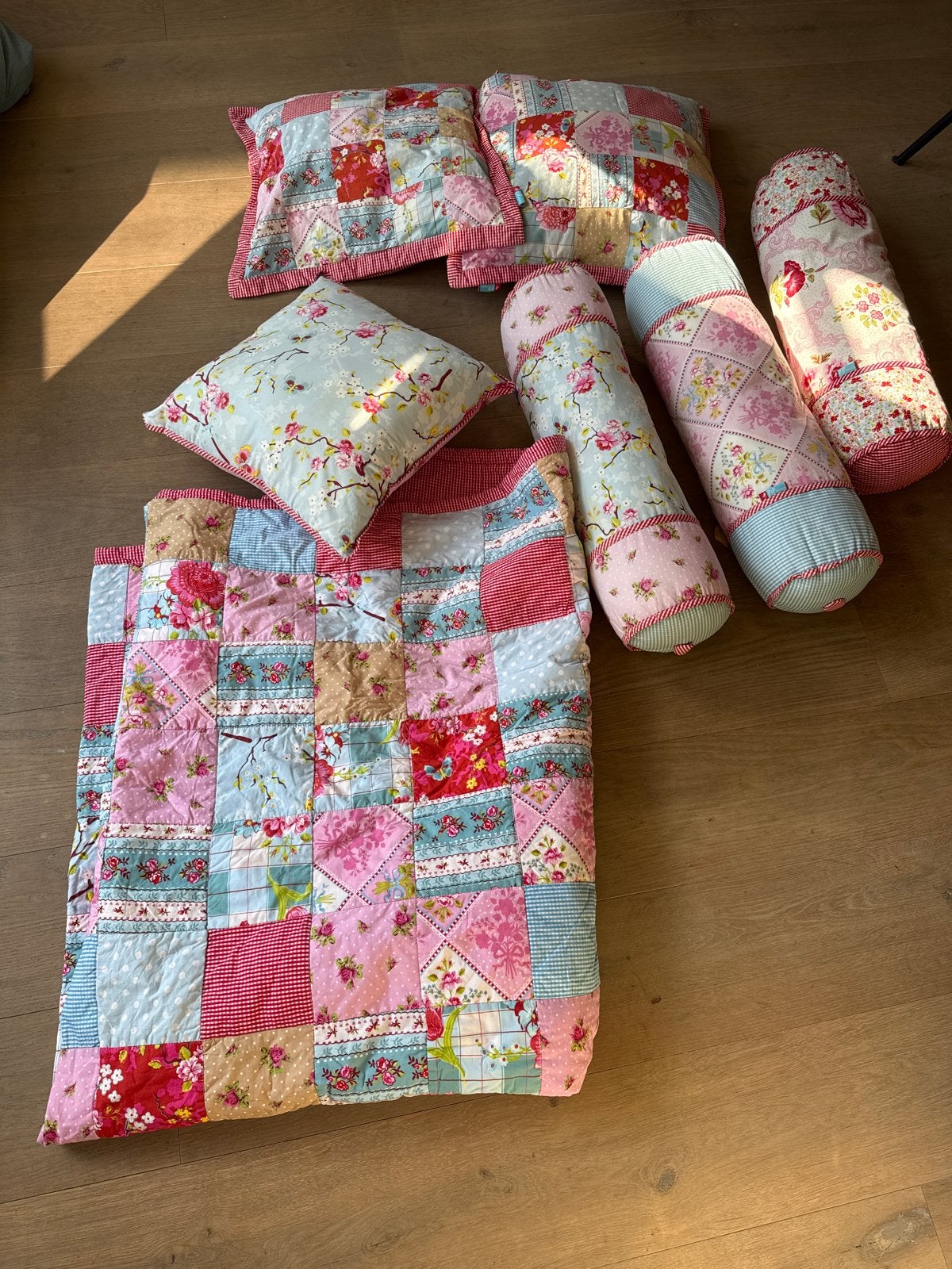 Pip - Patchwork sprei en kussenset - roze/blauw bloemenprint, Ophalen, Zo goed als nieuw, Roze, Rechthoekig