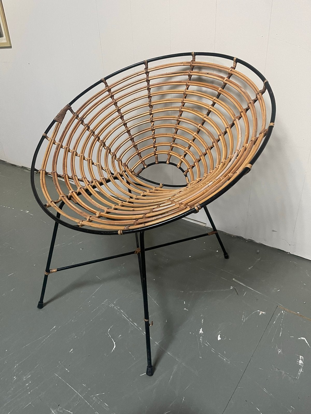 Vintage Rotan en Metaal Schotelstoel / Papasan Stoel, Huis en Inrichting, Stoelen, Ophalen, Gebruikt, Zwart, Metaal