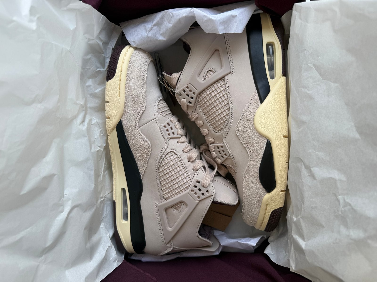 A Ma Maniére Air jordan 4 Retro Nieuw - Maat 43, Bruin, Nieuw, Ophalen of Verzenden, Sneakers of Gympen
