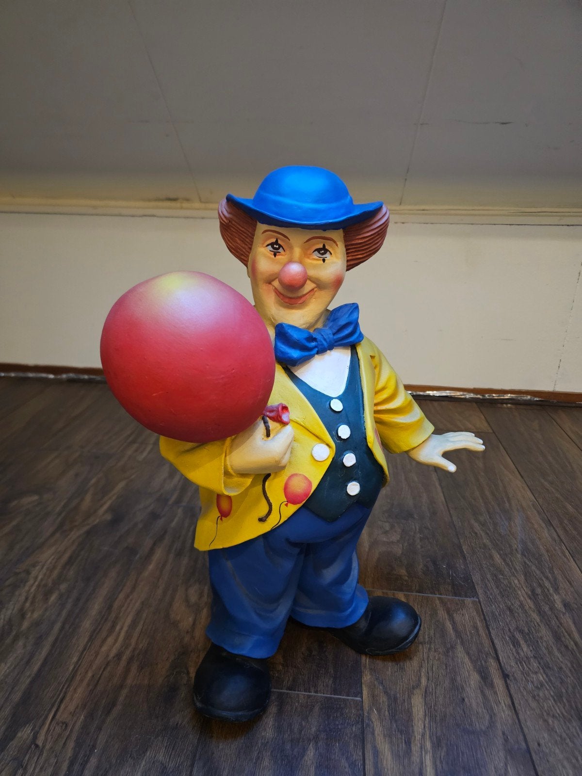 Stenen clown met rode ballon - Decoratief beeld, Ophalen, Gebruikt