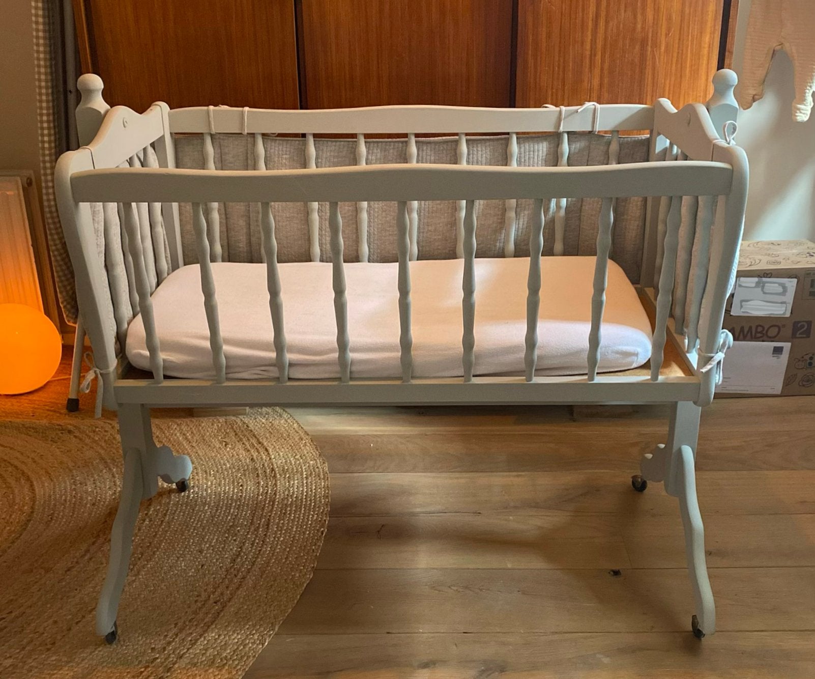 Brocante wiegje inclusief AeroSleep matras&topper, Ophalen, Zo goed als nieuw, Wieg