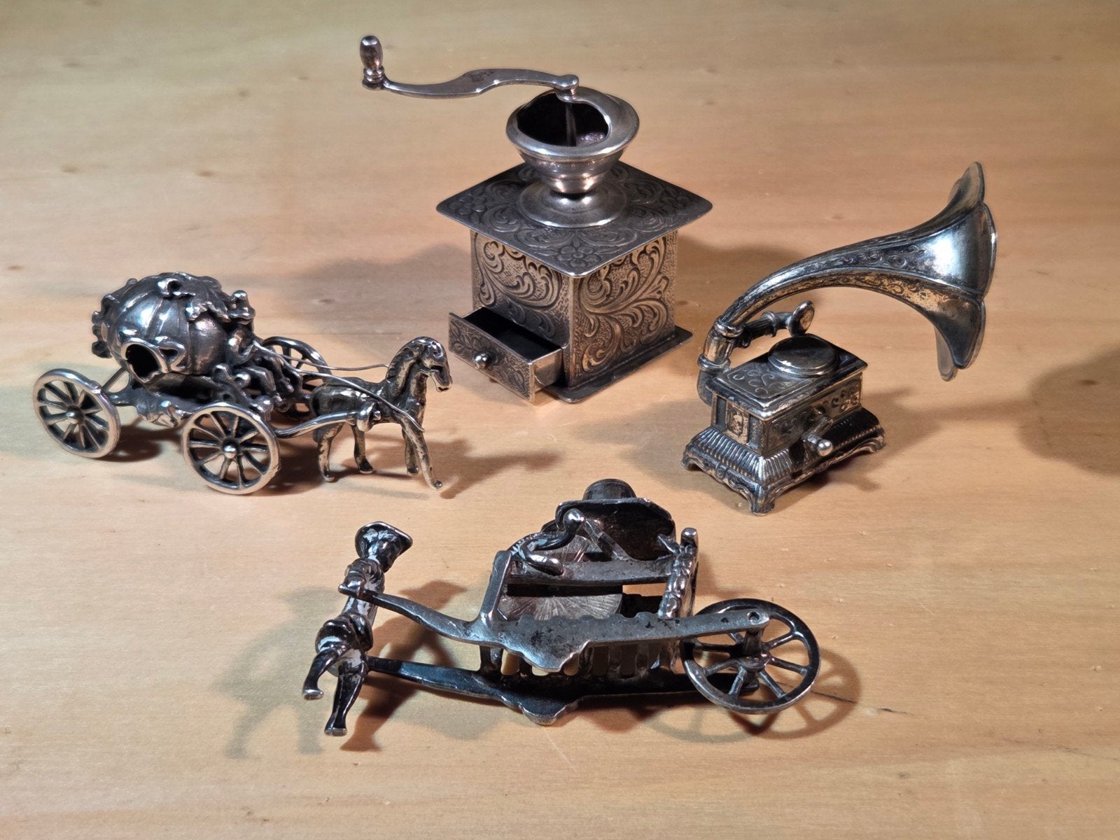 AD64 Verzameling Zilveren Miniaturen met Merkjes, Antiek en Kunst, Ophalen of Verzenden, Zilver