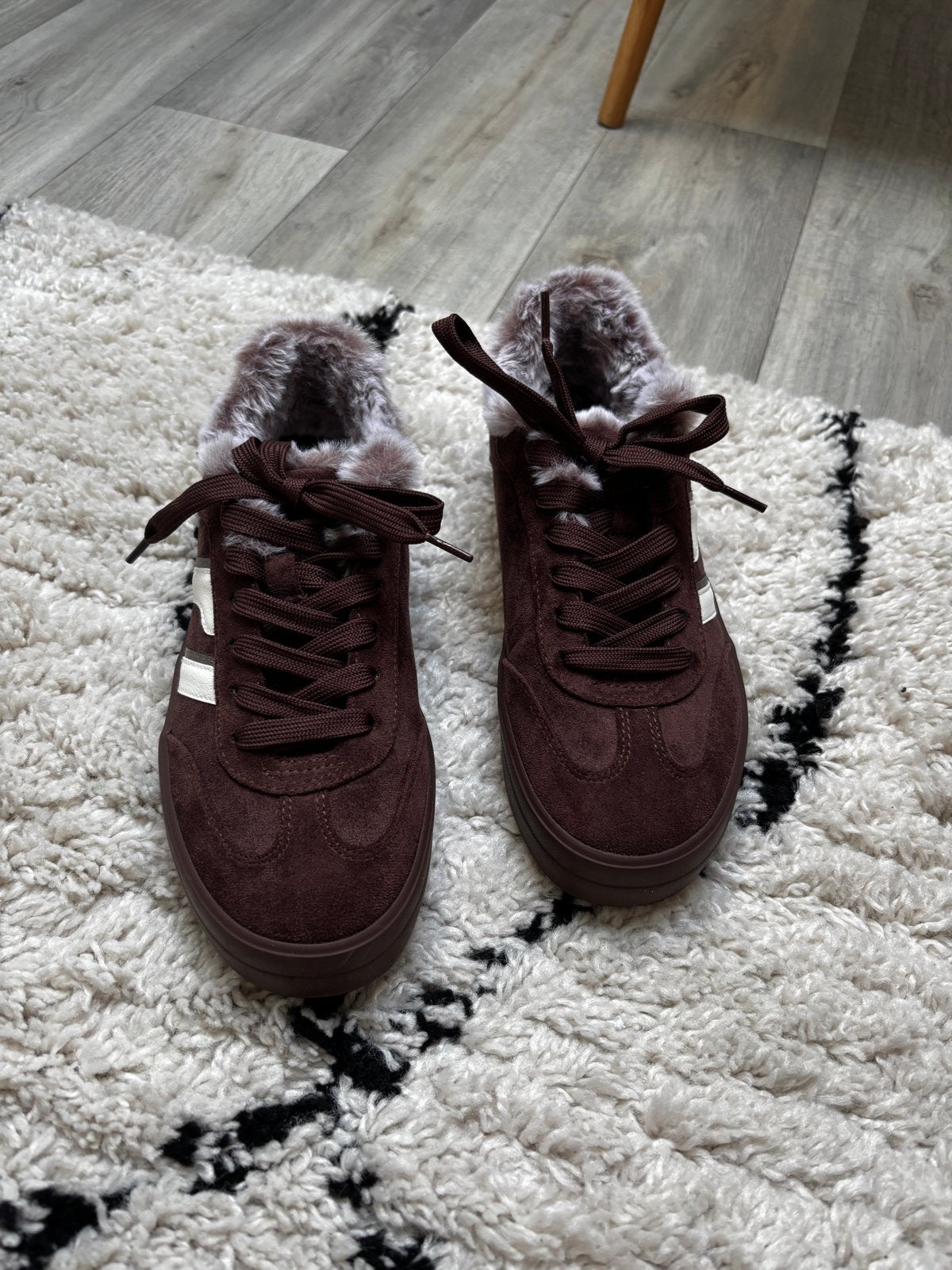 Bruine sneakers met bontvoering - Maat 38, Ophalen of Verzenden, Nieuw, Bruin, Sneakers of Gympen