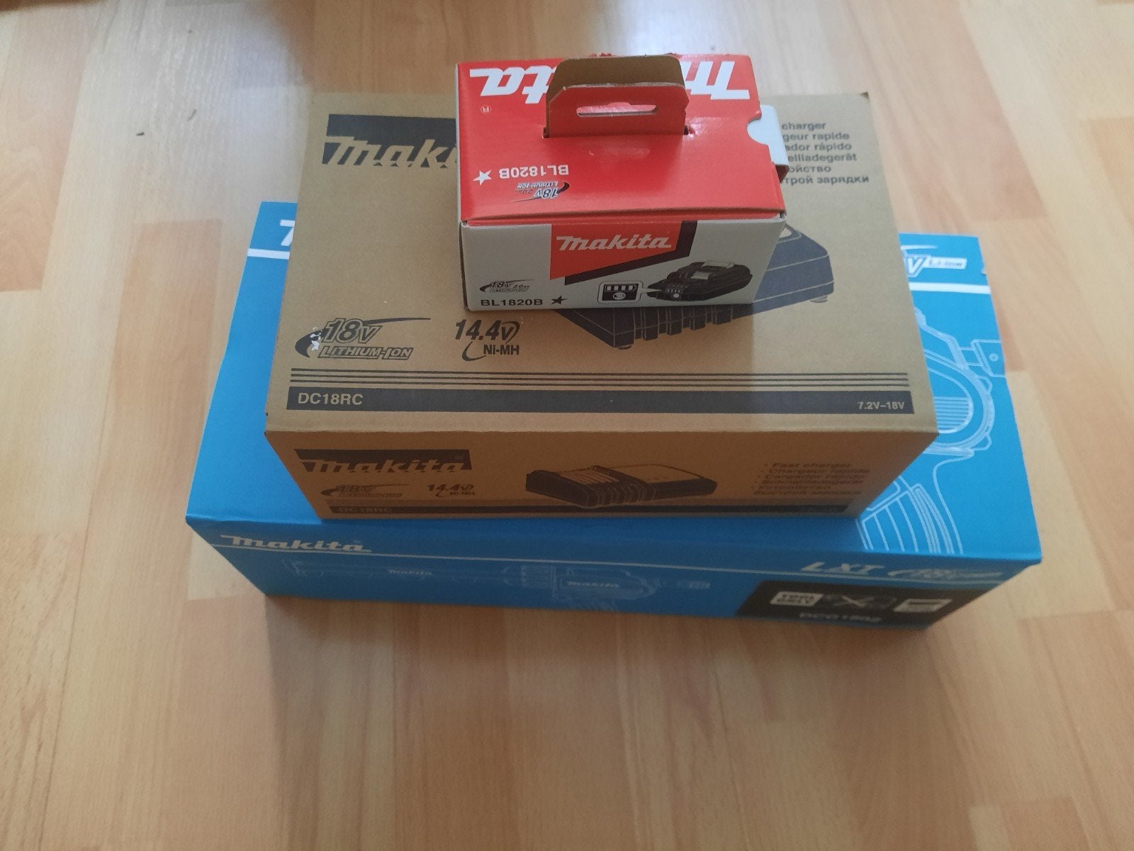 makita kitspuit met akkoord en akkulader. 1 keer gebruikt, Ophalen, Zo goed als nieuw