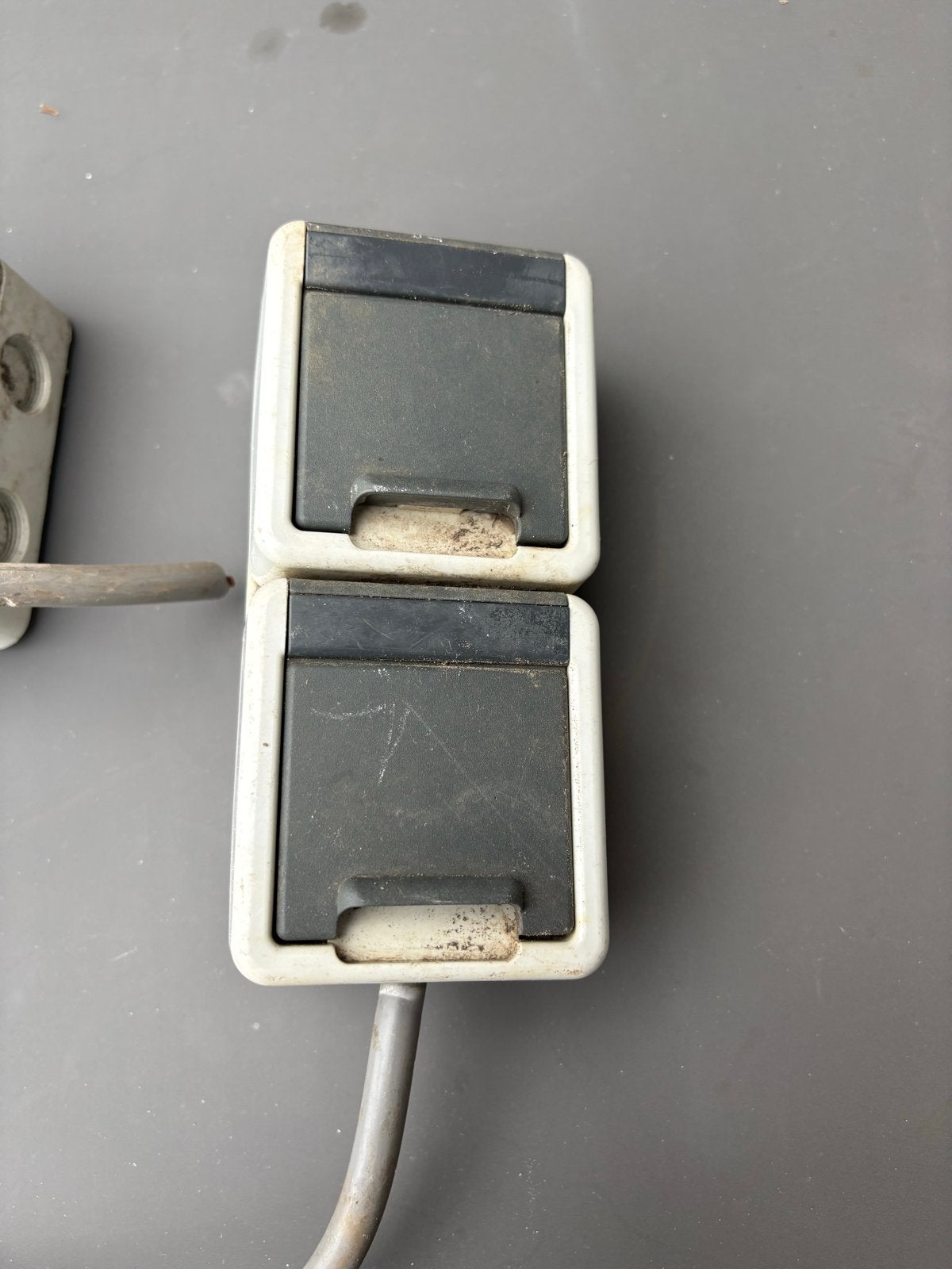 Buiten stopcontact met kabel en verdeeldoos - OBO, Ophalen of Verzenden, Gebruikt, Overige merken, Stopcontact