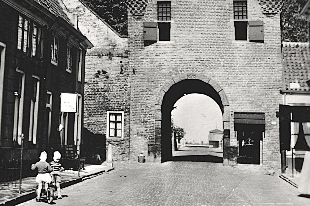 968869	Elburg	1964 Gld	Gelopen met postzegel, Verzamelen, Ansichtkaarten | Nederland, Ophalen of Verzenden, 1960 tot 1980, Gelopen