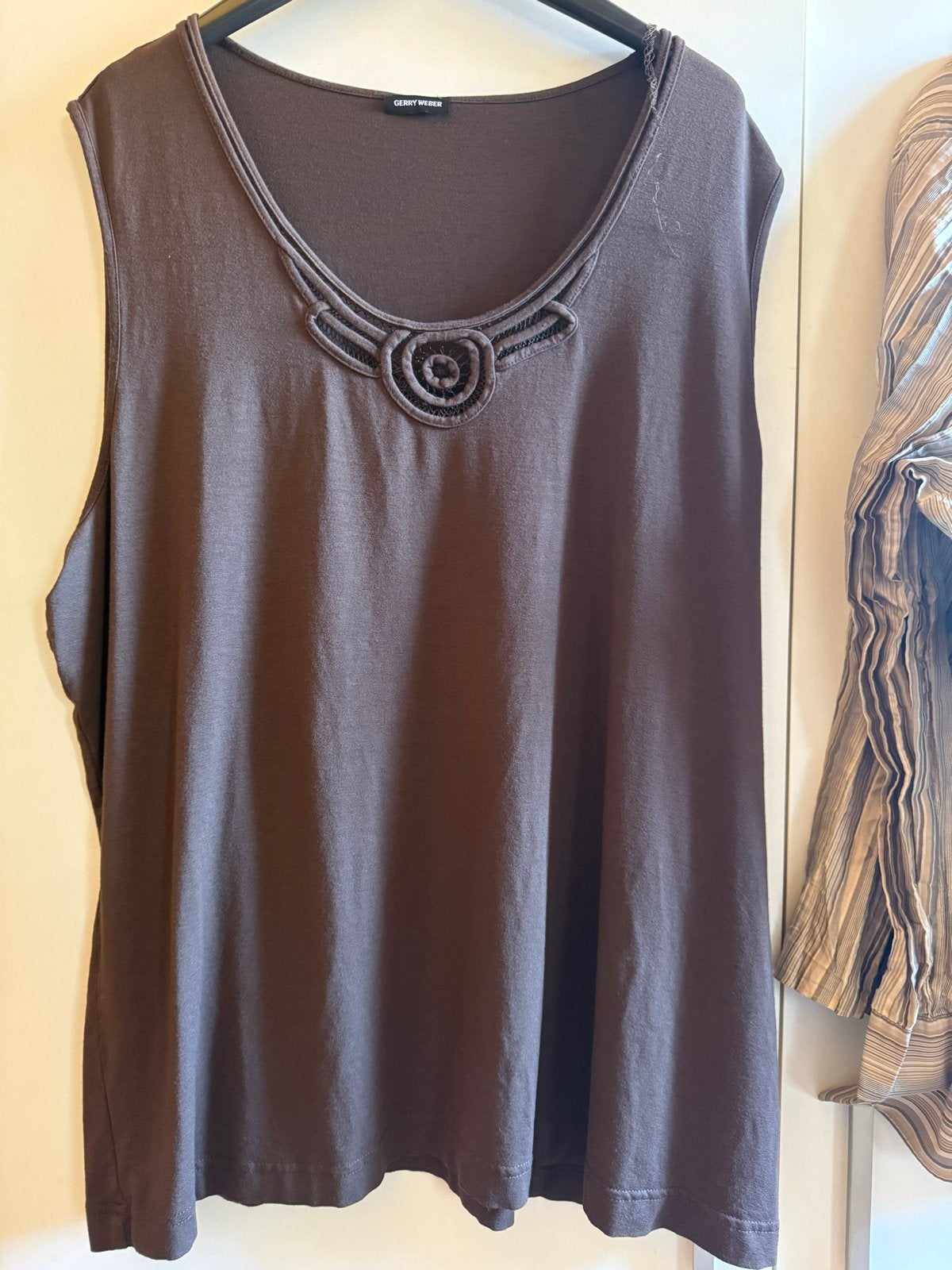 Gerry Weber mouwloze top, maat 42/44 (L)bruin, zgan, Kleding | Dames, Tops, Bruin, Verzenden, Maat 42/44 (L), Zonder mouw