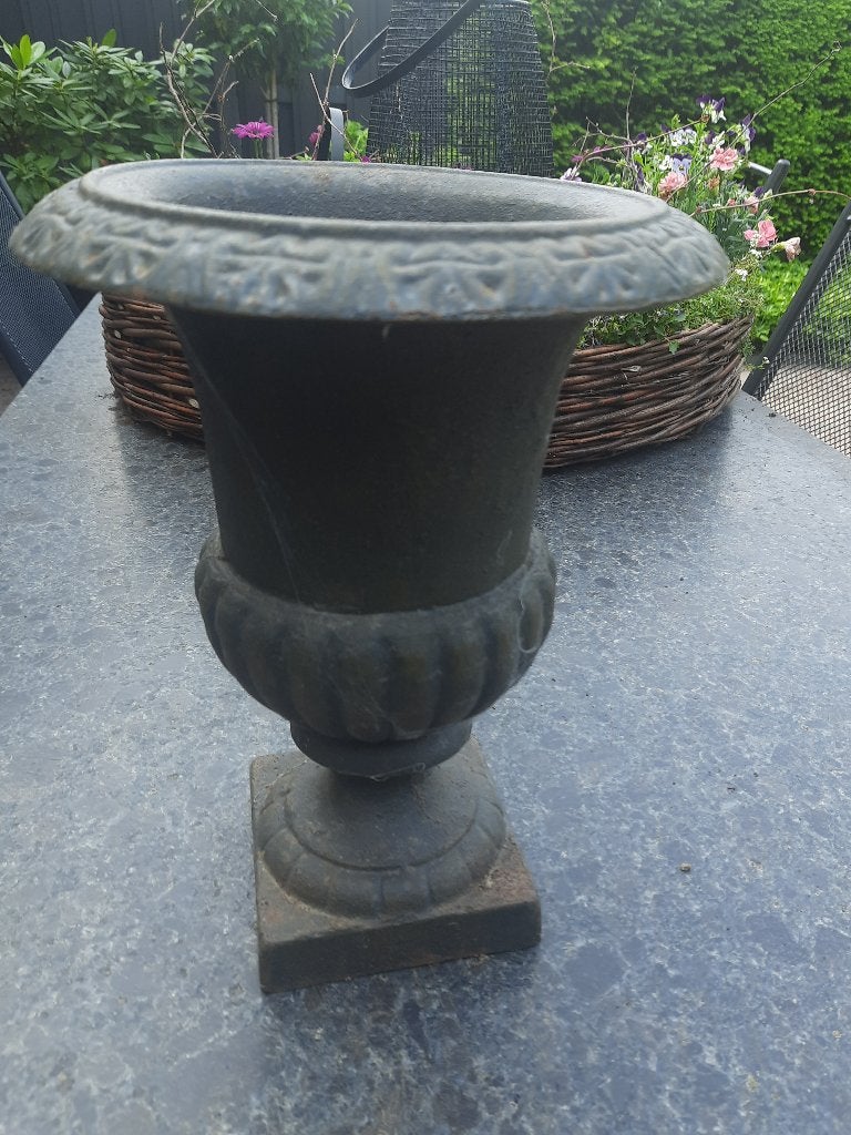Gietijzeren tuinvaas, Tuin en Terras, Tuinvazen, Ophalen of Verzenden, Gebruikt