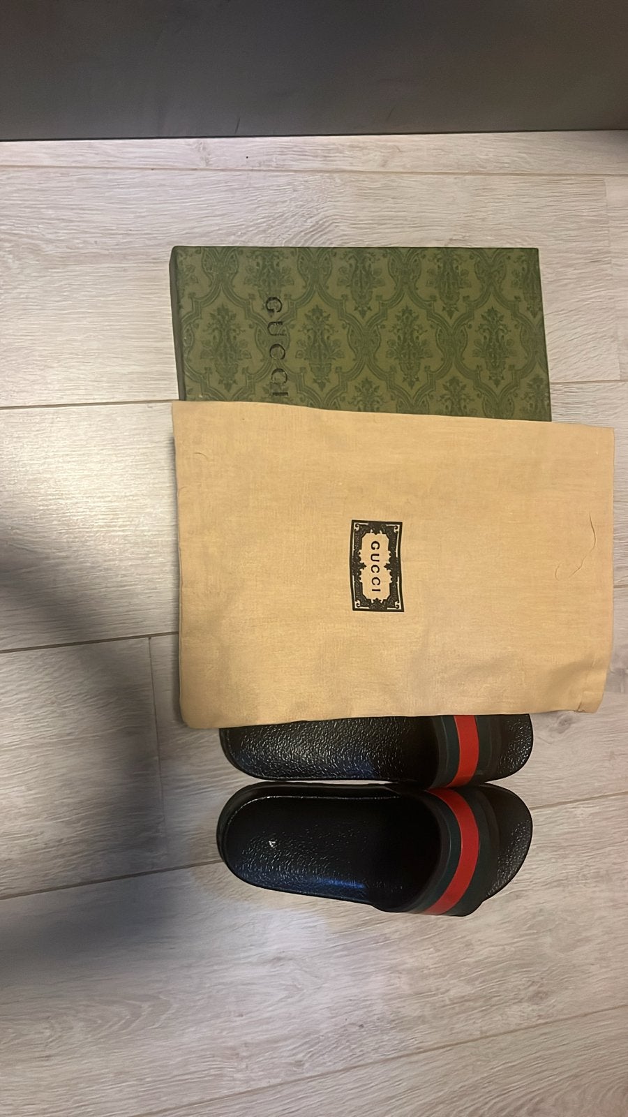 Gucci Slides met doos en dustbag, Ophalen of Verzenden, Zo goed als nieuw, Zwart, Slippers