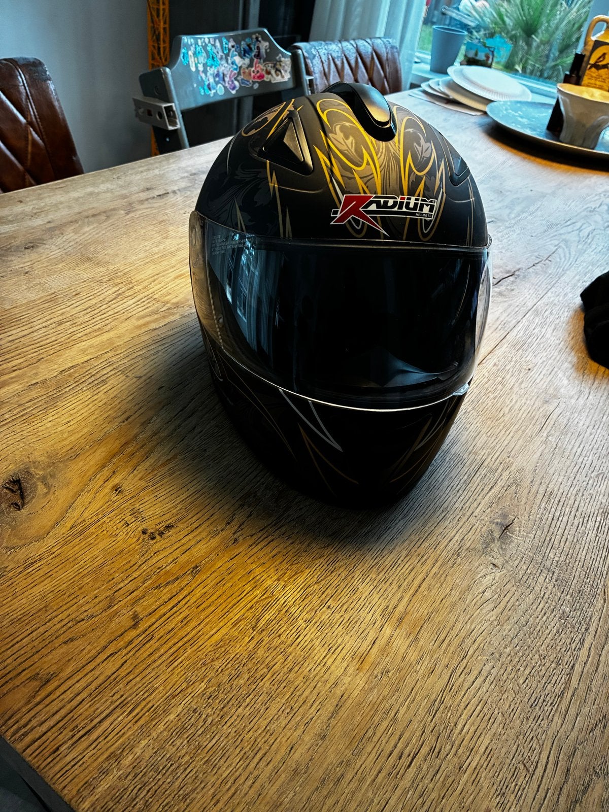 Zwarte Integraalhelm met Gouden en Zilveren Details, Heren, Integraalhelm, S, Tweedehands