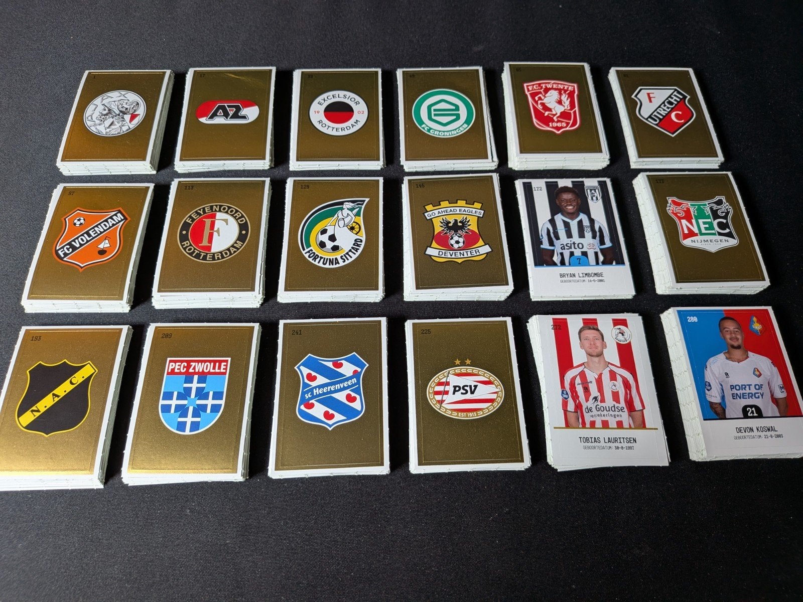 400+ voetbalplaatjes Plus (seizoen 2025-2026), Verzamelen, Supermarktacties, Plus, Ophalen of Verzenden