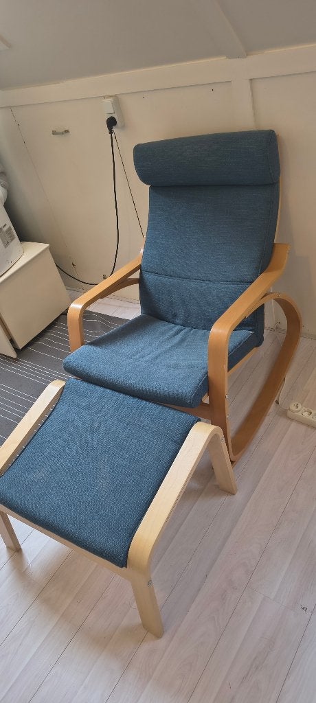 KEA POÄNG Schommelstoel + Voetenbank (Donkerblauw), Ophalen, 75 tot 100 cm, Zo goed als nieuw, Stof