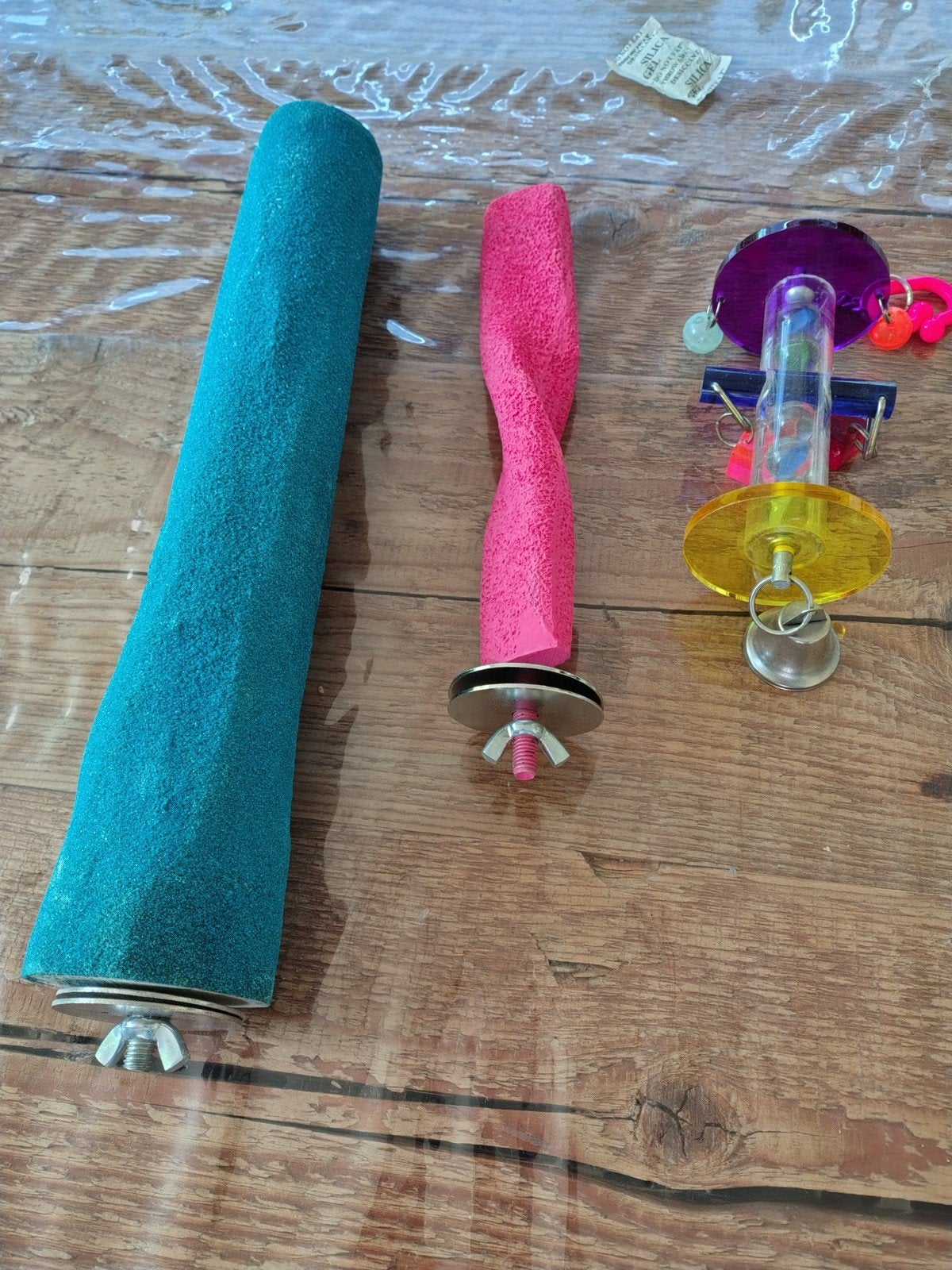 papagaai zitstokken + speeltje, Ophalen of Verzenden, Nieuw, Kooi-accessoires